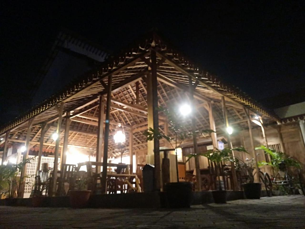 Diaga Grha Hotel Yogyakarta Exterior foto